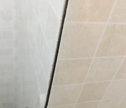 江孜瓷砖空鼓维修公司分享阳台瓷砖脱落的修复过程可以分为以下几个步骤