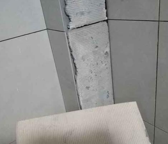 江孜瓷砖空鼓维修公司分享下厨房瓷砖脱落的补救措施。